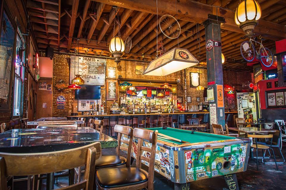 Best Dive Bars in Dallas - Kanigas