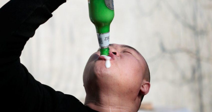 Best Way To Chug Beer Fast: Tips From A Pro, How To Chug A Beer!